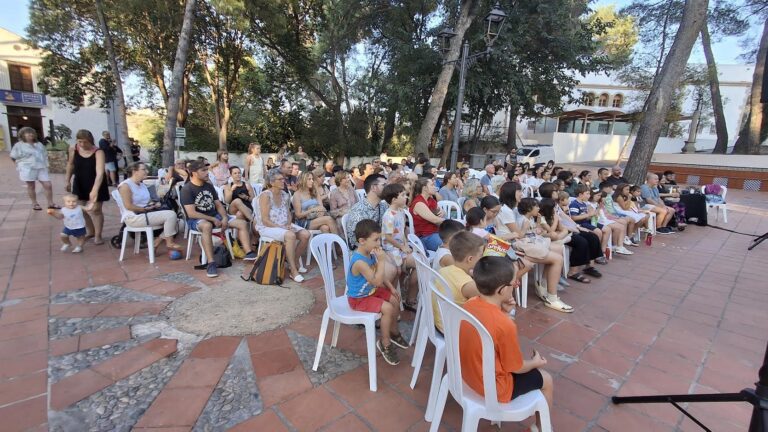 L’obra ‘Iaios’ emociona el públic a la plaça del Pastoret