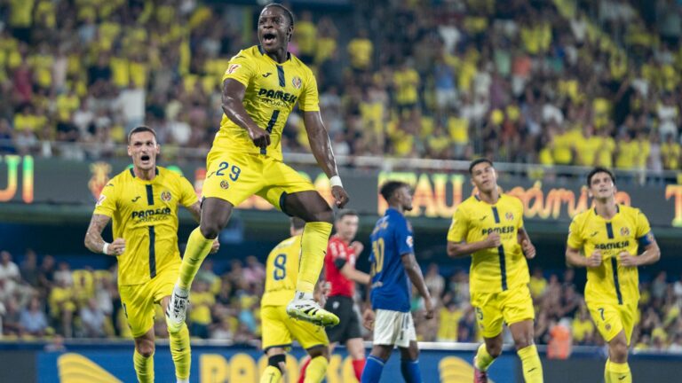 El Villarreal trenca el malefici i s’estrena amb un històric triomf a l’Estadi de la Cerámica (2-0)