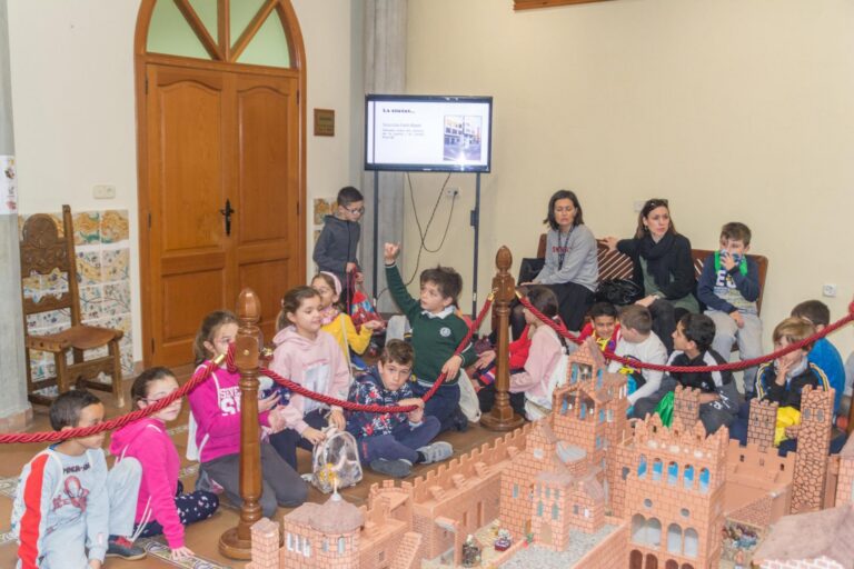 Vila-real inaugura la mostra ‘La ciutat emmurallada’, una rèplica en grans dimensions de la vila medieval