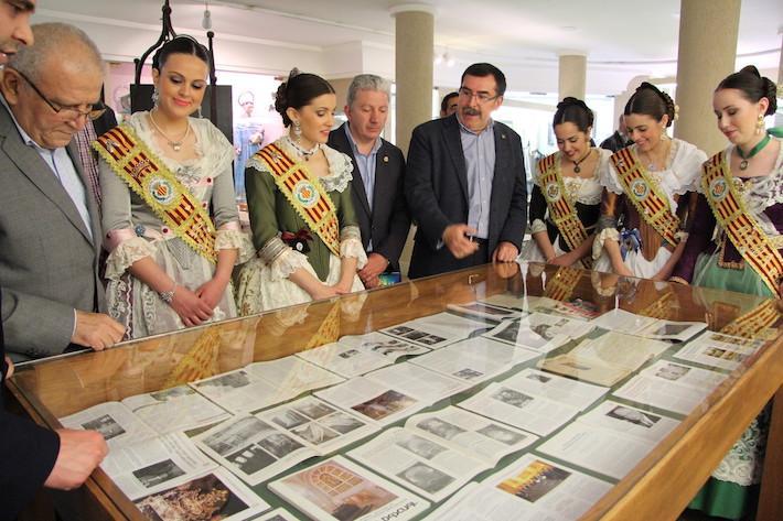 Sant Pasqual acull una mostra de cartells de les portades dels programes de les festes patronals