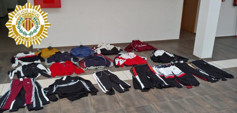 Intervingudes 73 peces de roba de marques falsificades en el mercat ambulant de Vila-real 