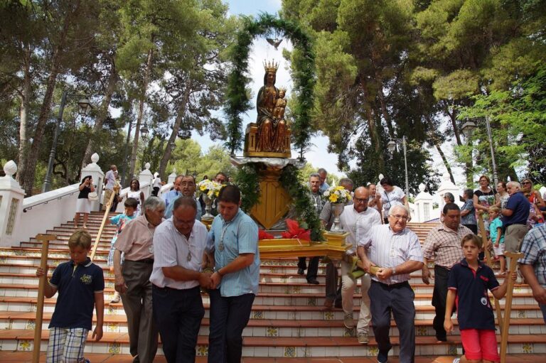 Els veïns desafien la calor i celebren la festa de l’Espiga en honor a la patrona al Termet de la Mare de Déu de Gràcia