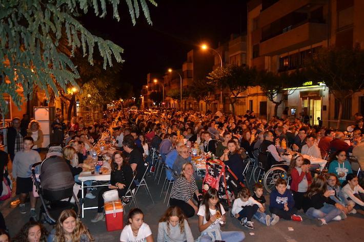 El Barri del Crist de l’Hospital celebra un multitudinari macrosopar