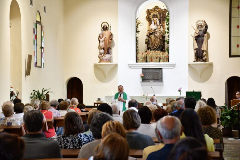Diumenge de processó en el barri del Crist del Calvari i en els carrers Mare de Dèu dels Àngels i del Salvador