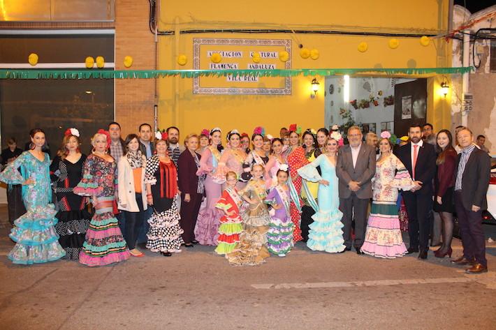 La IV Fira d’Abril de Vila-real arranca en la Panderola amb l’encesa de l’enllumenat i una degustació de mançanilla