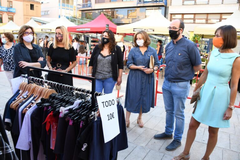 La Unió de Comerç de Vila-real ha instal·lat una nova edició del Dia de l’Estoc a la plaça Major