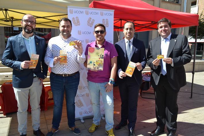 La plaça Major alberga durant tota la jornada La Fira de l’Estoc organitzada per Ucovi