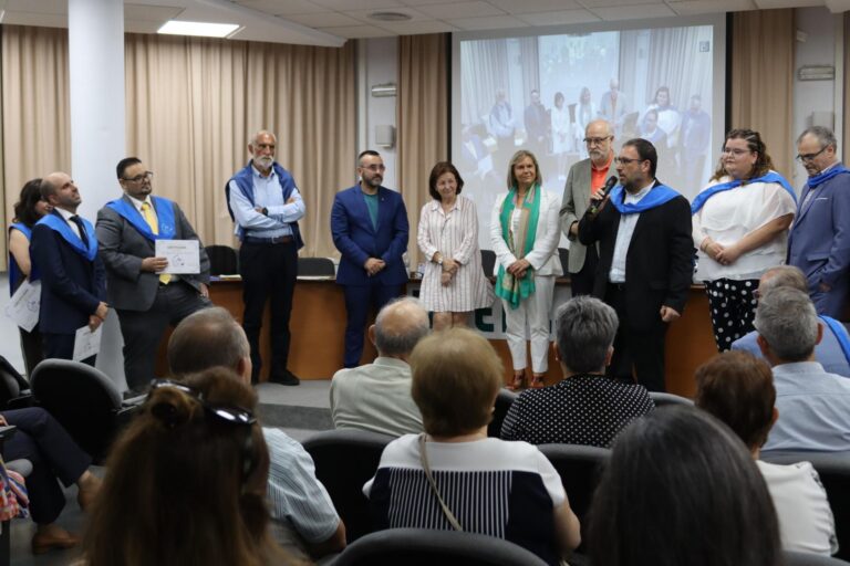 El grup d’estudiants de la UNED que van impulsar les conferències blanques es gradua