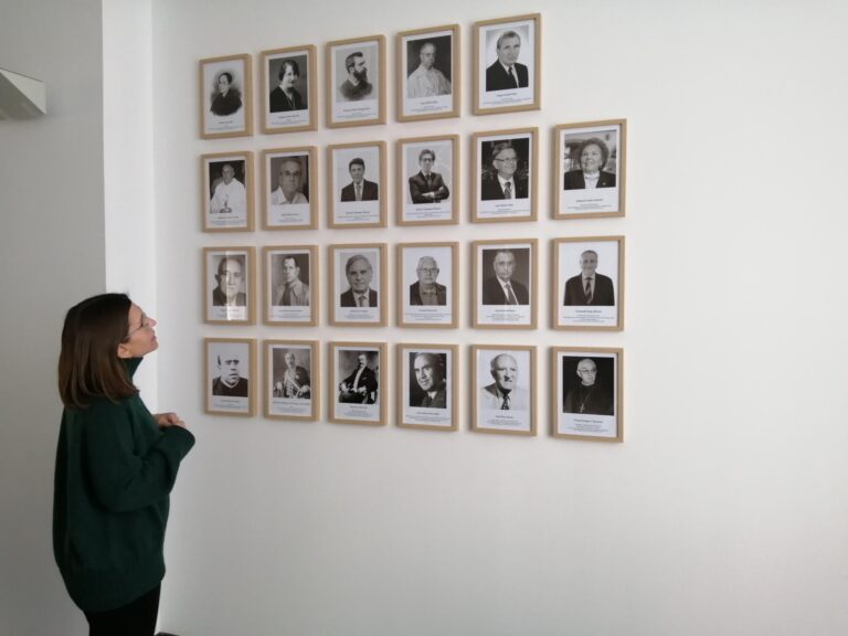 Vila-real inaugura una galeria de fotografies amb els fills predilectes i adoptius de la ciutat