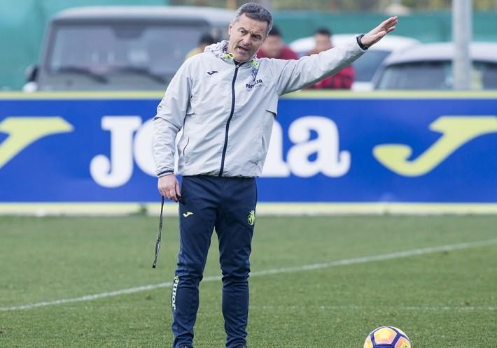 Fran Escribá vol retrobar-se amb la victòria davant el Reial Betis després de dues derrotes seguides