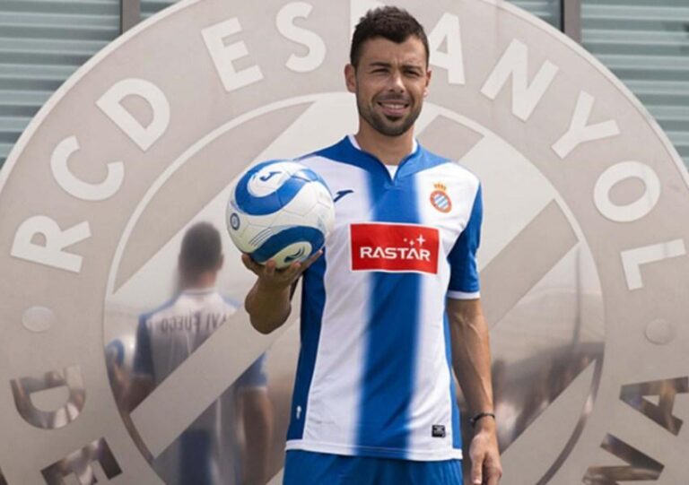 El Villarreal arriba a un acord per a tancar el fitxatge del migcampista asturià Javi Fuego del Espanyol