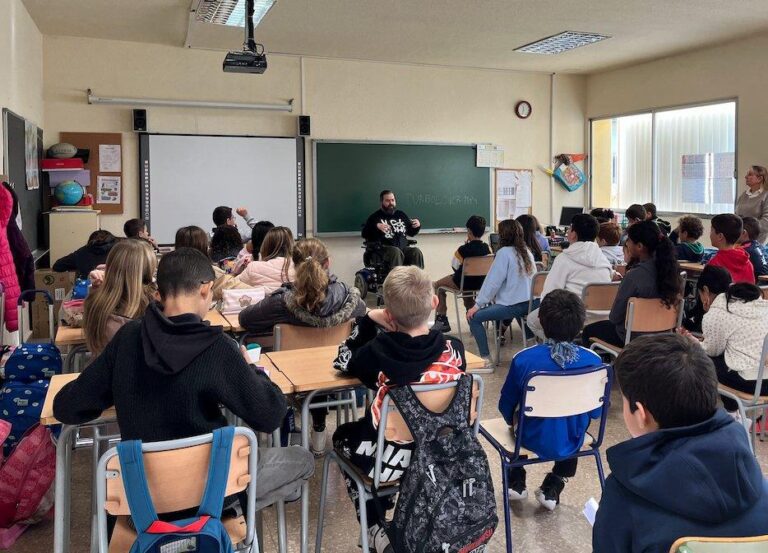 Conquistando Escalones visita el CEIP Escultor Ortells