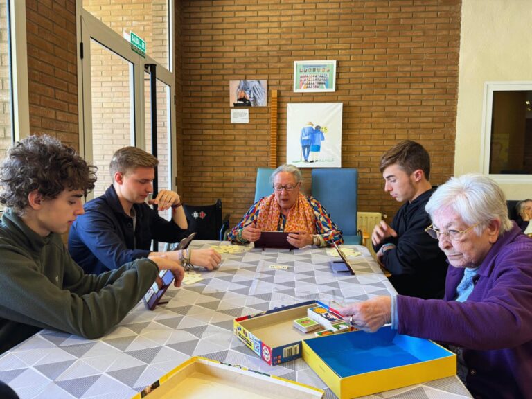 Happy Yayos acosta als joves una rica experiència d’oci intergeneracional