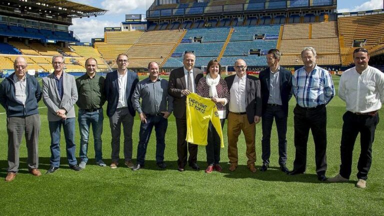 L'afició groga vibra amb la iniciativa Endavant Els Ports abans i durant el partit contra l'Eibar