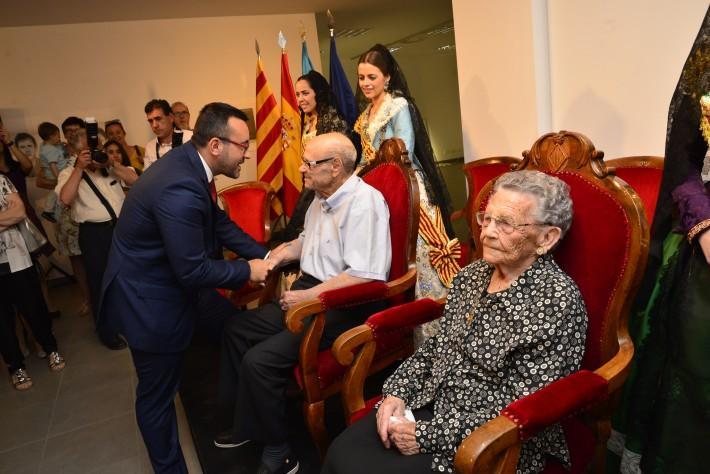 Vila-real homenatja a la dona i l'home de més edat, Pedro Cerezo i Paula Laura Sánchez 