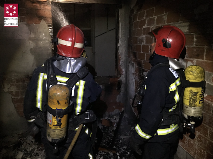 Un incendi en el tercer pis d’un edifici en l'avinguda Pius XII obliga a desallotjar als 20 residents