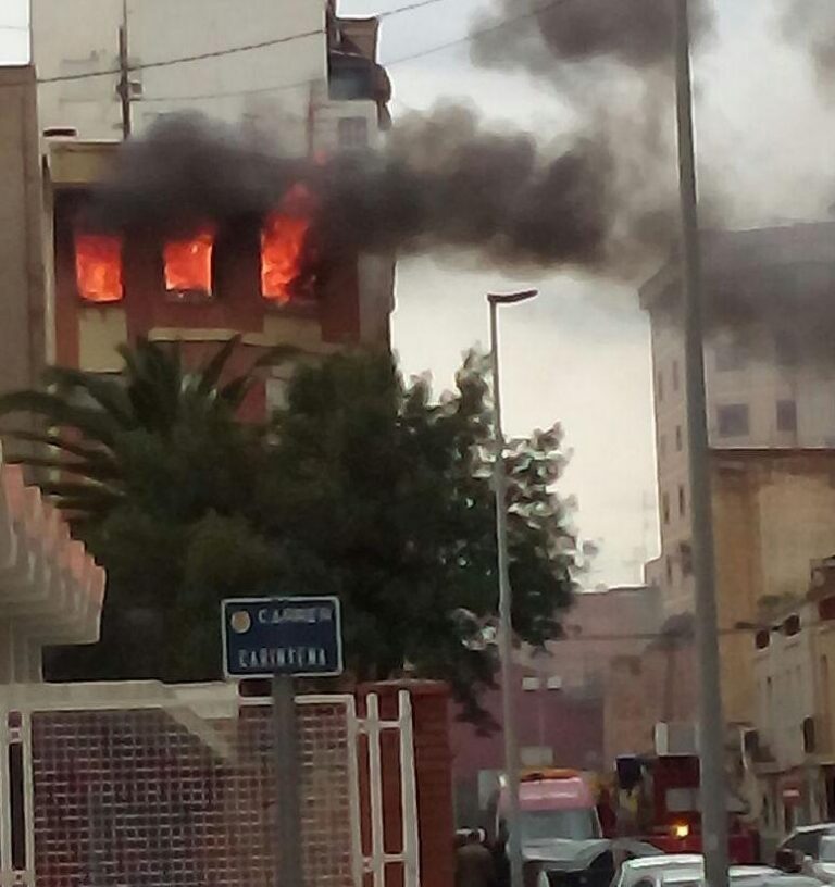 Mor a l'UCI la dona major que va ser rescatada després d'un virulent incendi en el seu domicili de Vila-real el dijous