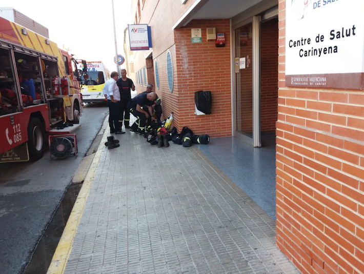 Incendi en la cambra de comptadors del centre de salut Carinyena fora d'horari assistencial 