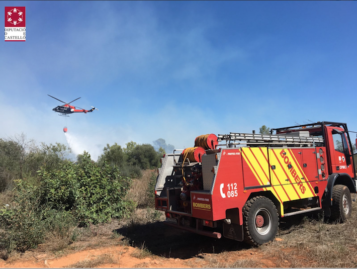 L'incendi a la llera d'un barranc es dóna per extingit a les 21.20