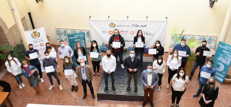 Els 27 participants del programa Avalem es graduen després d’un any treballant a l’Ajuntament