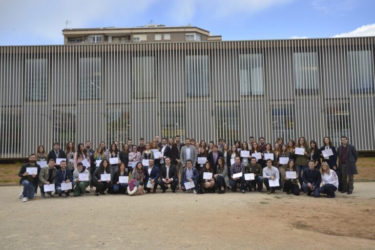 Vila-real acomiada i reconeix a una quinzena de participants d'Avalem Joves+ en la IV Jornada Vilaemprèn