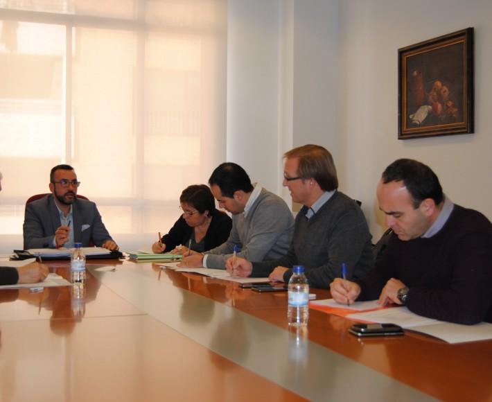 Benlloch lliura el pressupost de l'any 2017 als grups polítics de l'oposició