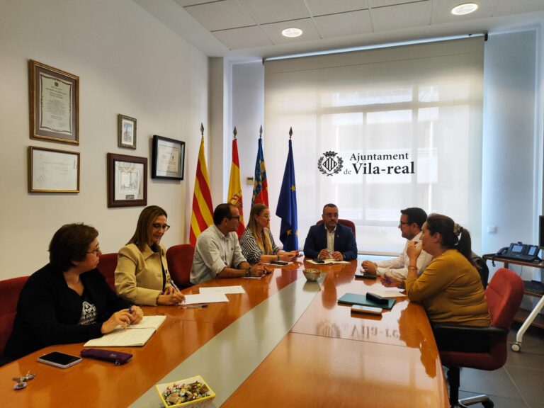 Vila-real reobri el centre logístic per a donacions cap als afectats per la DANA