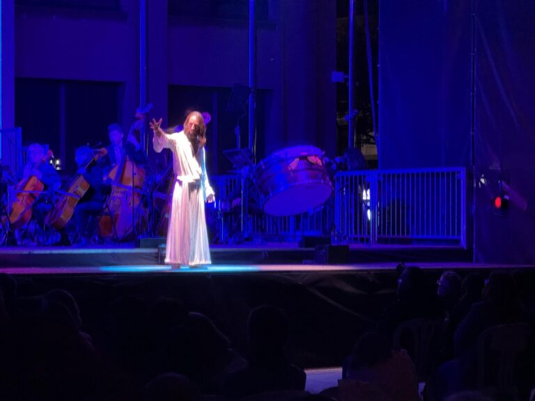 Vila-real emociona amb ‘Laquima Vere’, la Passió musical que eleva la Setmana Santa