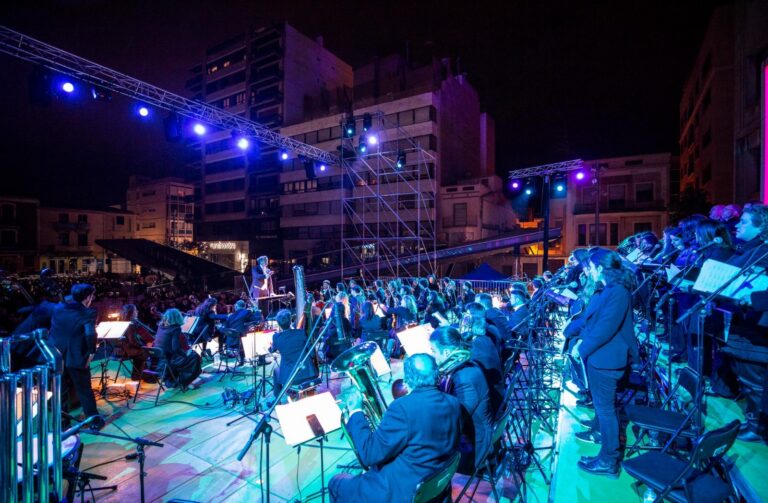 Laquima Vere torna a Vila-real i plena la plaça Major de la ciutat amb 2.500 persones