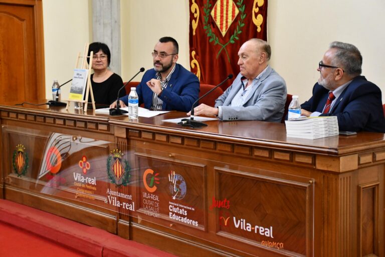 Vila-real presenta el llibre ‘100 años de fútbol en Vila-real’, de Vicente Soro