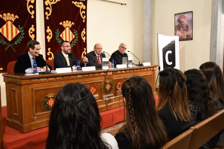 El periodista Julián García Candau presenta a el seu llibre 'Vila-real. Memorias y contramemorias'