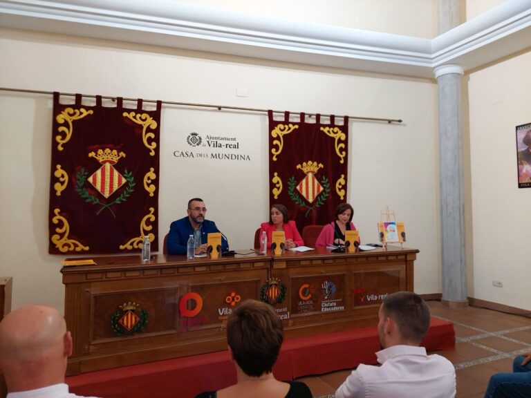 Maria Ortega afirma que si el seu llibre ‘A mi yo adolescente’ està ajudant, la seua missió està complida