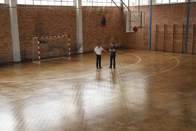 El Club Bàsquet Vila-real i Penya La Merla sol·liciten a l’Ajuntament un tros del parquet del Campió Llorens