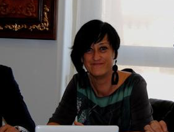 Lucía Adsuara, directora del Broch i Llop, mantenidora en el pregó i imposició de bandes a reina i cort d’honor