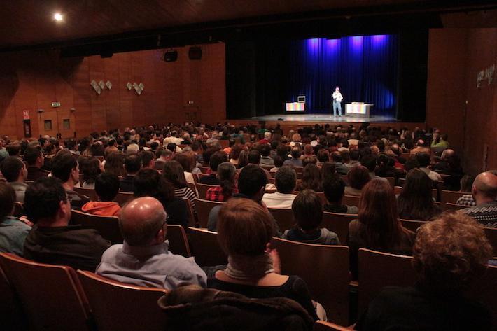 Els talls de llum al centre de Vila-real obliguen a suspendre la Gala Internacional del festival Màgia x Ací