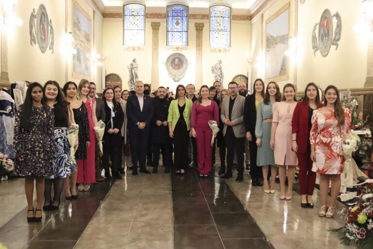 Vila-real inaugura el manifest de la reina i dames de les festes 2022