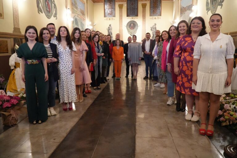 Vila-real inaugura el manifest de la reina i dames de les festes de 2023