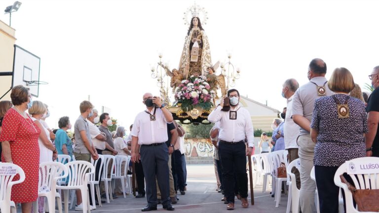 La celebració de la Mare de Déu del Carme va tindre lloc ahir al patí del col·legi  Carmelites
