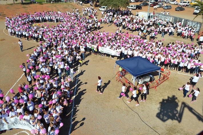 Centenars de persones marxen contra el càncer a Vila-real