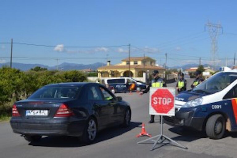 Nova campanya de la Policia Local per vigilar l’ús del cinturó de seguretat i SRI