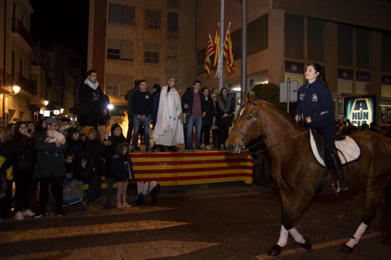 La Covid obliga a suspendre la Matxà de Sant Antoni i els Lluïsos animen als veïns a compartir fotos amb mascotes