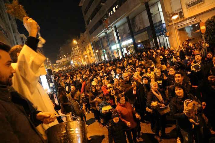 4.000 rollos repartits en una multitudinària Matxà sota el paraigua dels Lluïsos que ha assolit la seua 45a edició