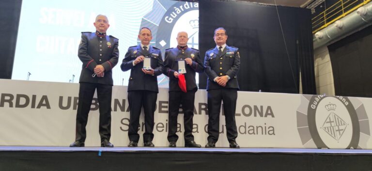La Policia Local de Vila-real rep la medalla d'honor de la Guàrdia Urbana de Barcelona