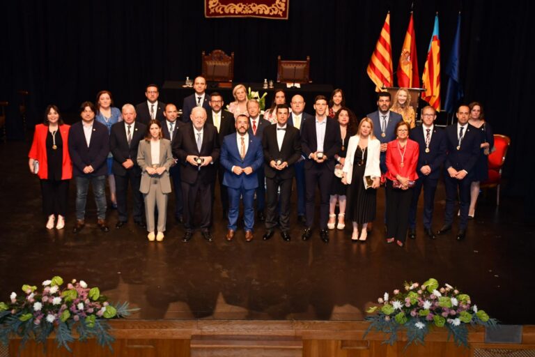 Pau Torres, Sebastián Mora i José Manuel Llaneza guardonats amb la Medalla d’Or de la ciutat