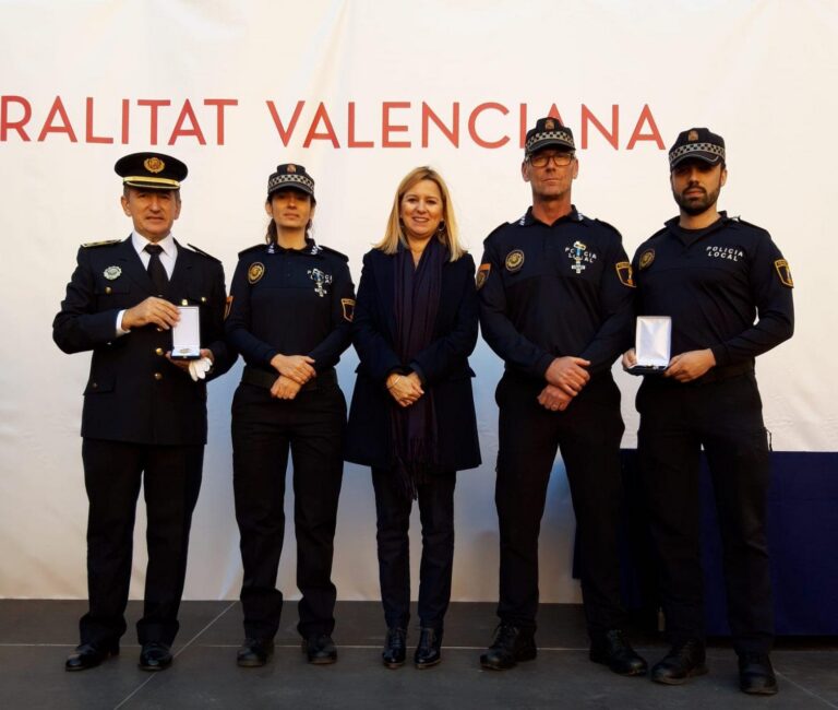 El comissari cap de la Policia Local i tres agents reconeguts amb condecoracions 