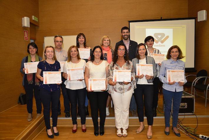 El programa ‘Mediem' reconeix a dotze mares i pares d'alumnes com a mediadors escolars 