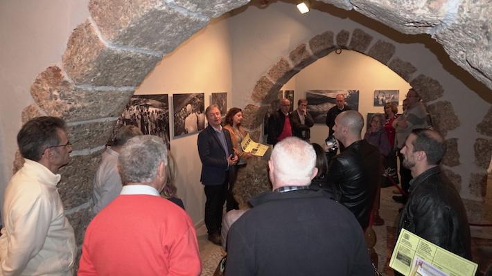 La mostra ‘Desenterrant Silencis’ de Sergi Bernal ja es pot visitar a la Casa de l’Oli