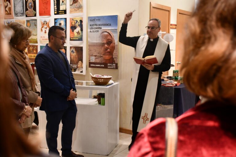 Mans Unides Vila-real recupera el seu mercadet solidari després de la pandèmia