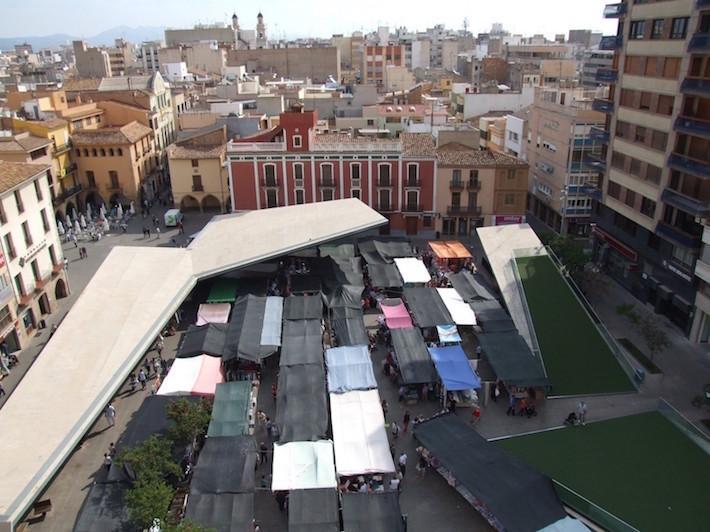 El mercat ambulant no es deté en els dos festius del pont de desembre i instal·larà la major part de les parades