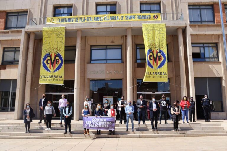 Minut de silenci per a condemnar l’assassinat masclista de Maria Soledad a Sagunt